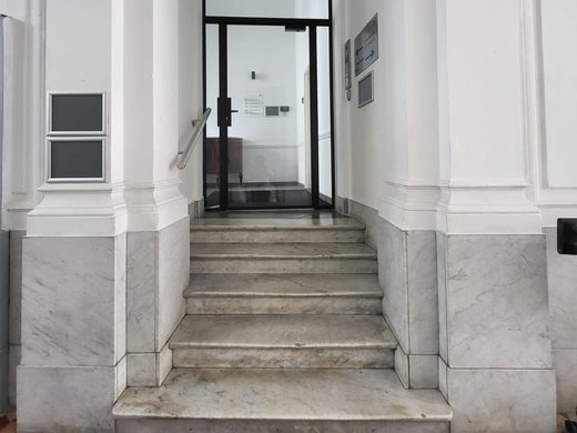 Entrée d'immeuble en marbre